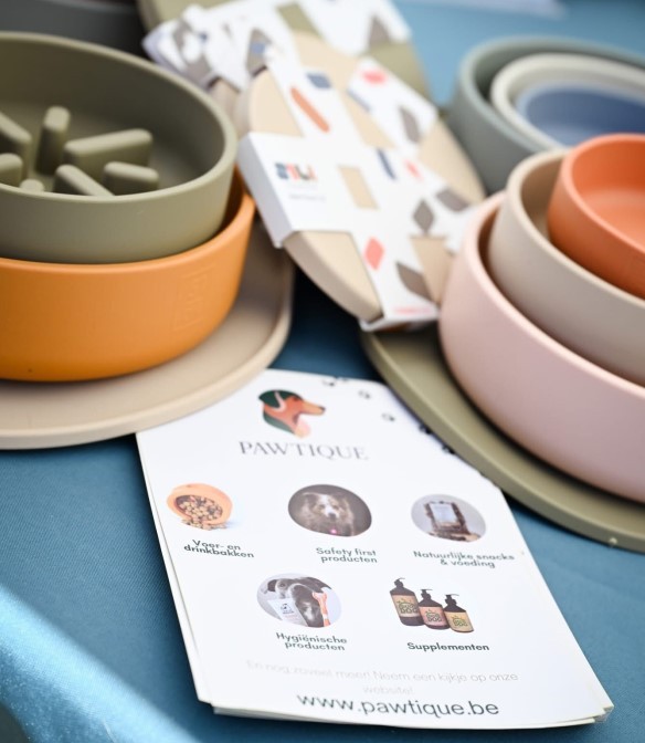 Header Pawtique BV - Hondentuigjes & hondenspeelgoed Hamme