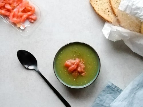 Recept van de maand: Soep van venkel en komkommer met zalm (januari 2020)