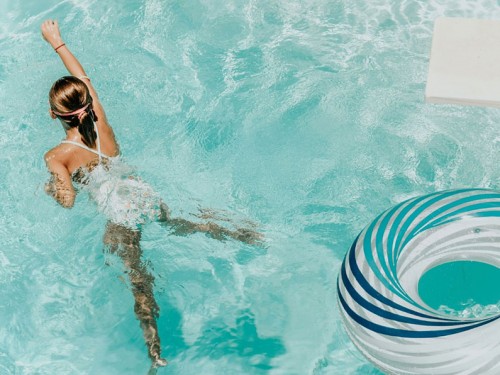 Klaar voor de zomer? Zo kies je badmode die écht bij je past