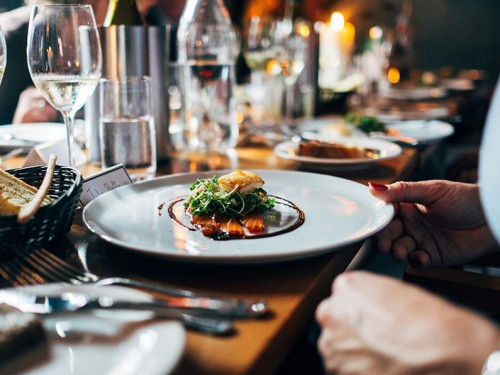 Hoe ga je om met seizoensinvloeden in de horeca?