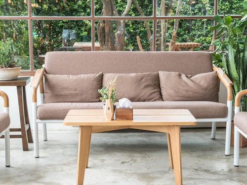 Plaatsing van een tuinset in de tuin