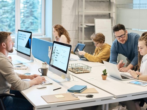 Slimme strategieën: hoe relatiegeschenken jouw bedrijf naamsbekendheid geven