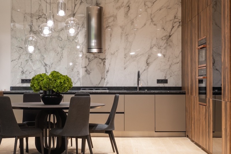 Hoe creëer je een luxe uitstraling in de keuken?