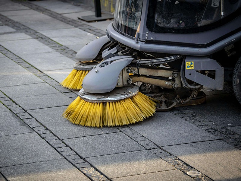 Slimmer schoonmaken van bedrijfsvloeren: zo kies je de juiste aanpak