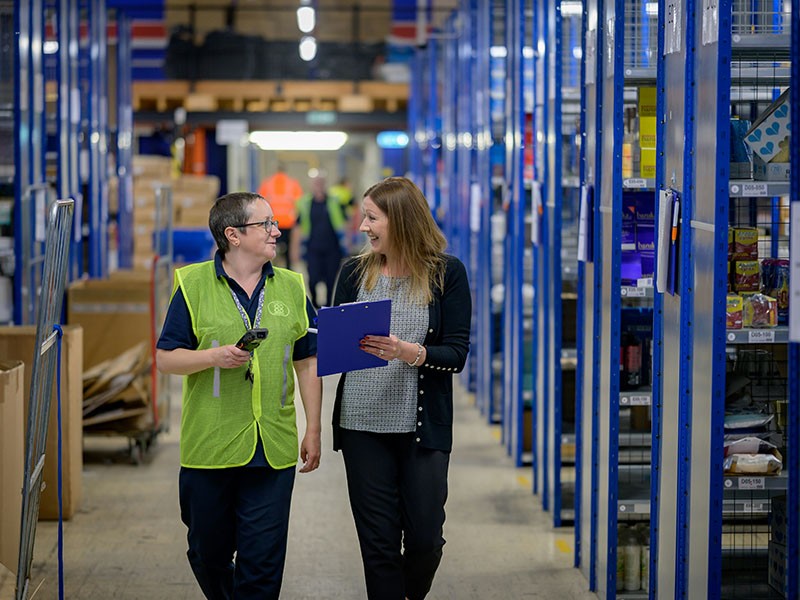 Werken in het magazijn vraagt overzicht, routing en veiligheid