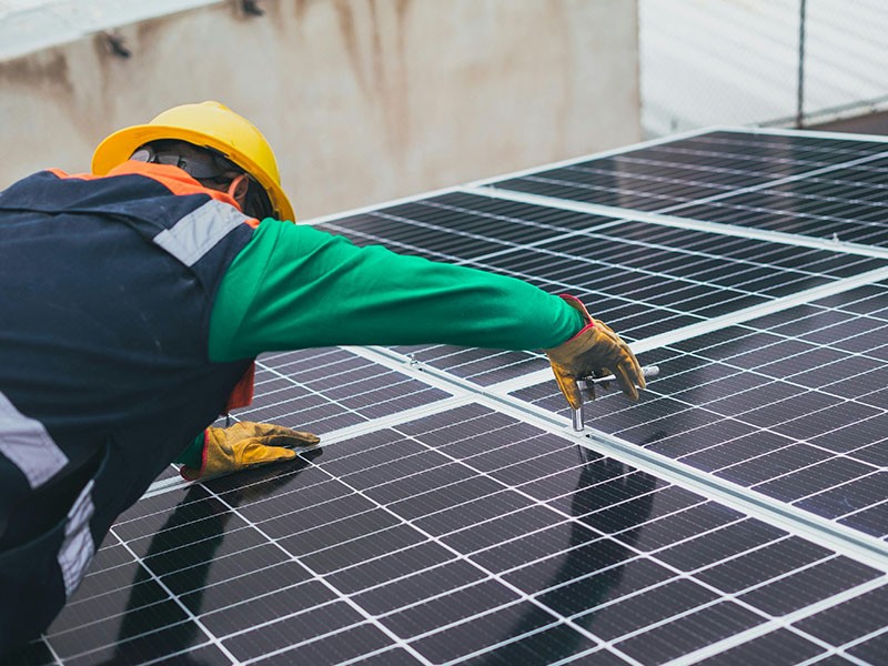 Oost-west daken blijken geschikt voor zonne-energie