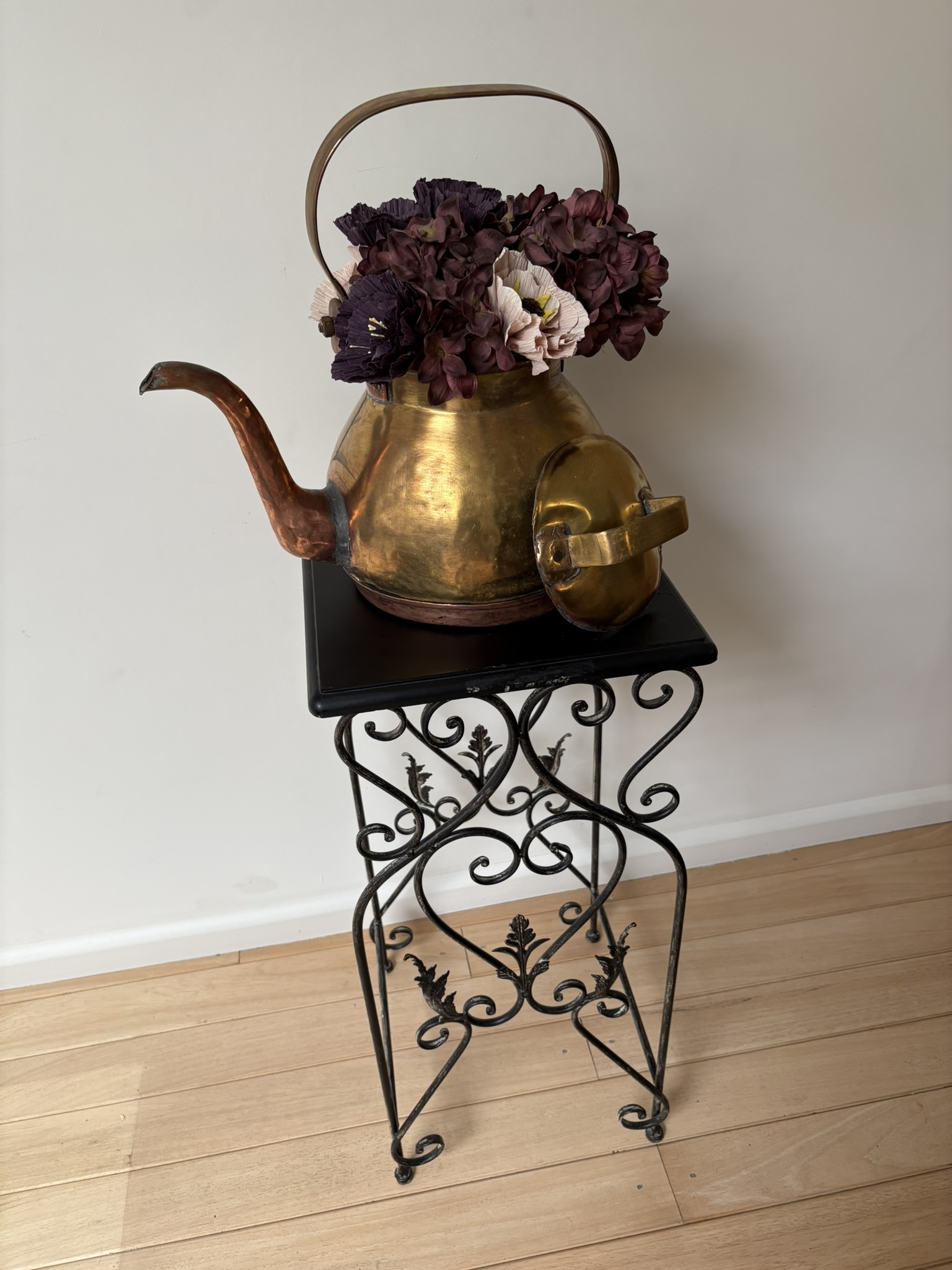 Pied de stalle in metaal met houten blad