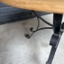 Ronde, eiken, tafel met metalen onderstel